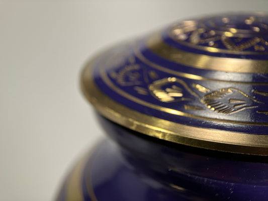 Ashes cremation urn lid detail