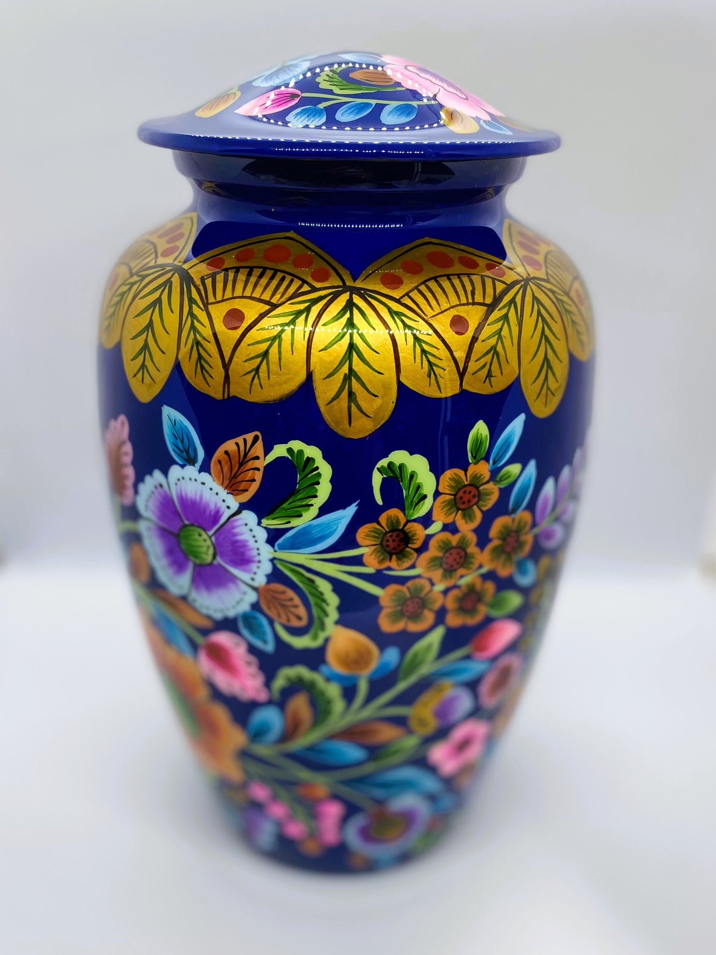 Malika Adult Ashes Urn-Adult Urn for Ashes-Cremation Urns- The cremation urns for ashes and keepsakes for ashes come in a variety of styles to suit most tastes, decor and different volumes of funeral ashes.