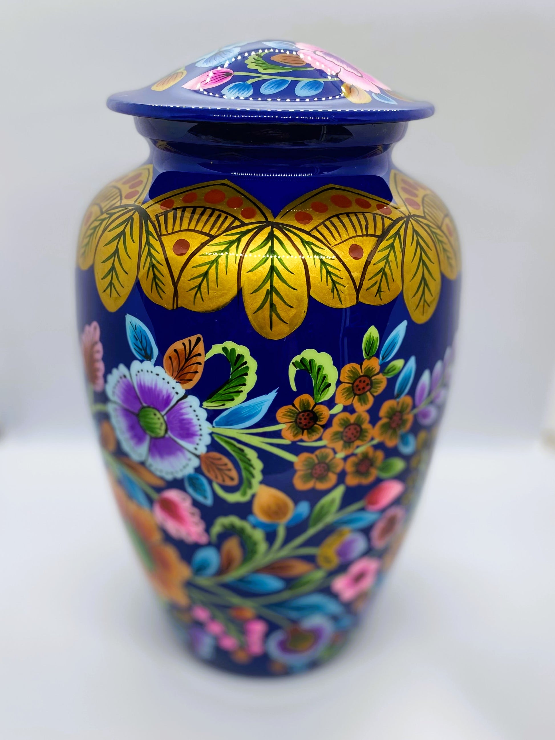 Malika Adult Ashes Urn-Adult Urn for Ashes-Cremation Urns- The cremation urns for ashes and keepsakes for ashes come in a variety of styles to suit most tastes, decor and different volumes of funeral ashes.