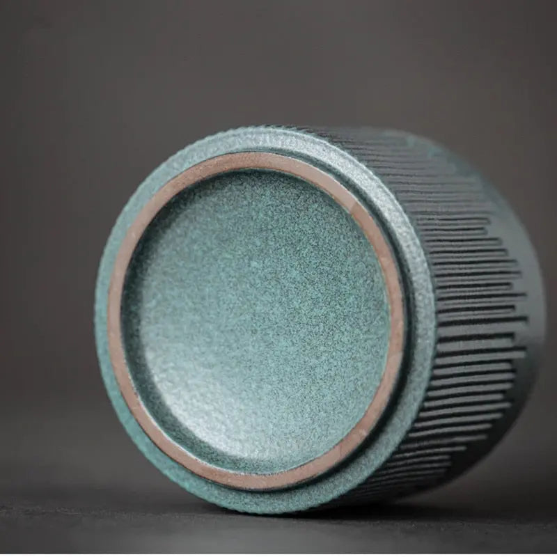 Umarmen Pet or Keepsake Ashes Urn-Pet Urn for Ashes-Cremation Urns- The cremation urns for ashes and keepsakes for ashes come in a variety of styles to suit most tastes, decor and different volumes of funeral ashes.