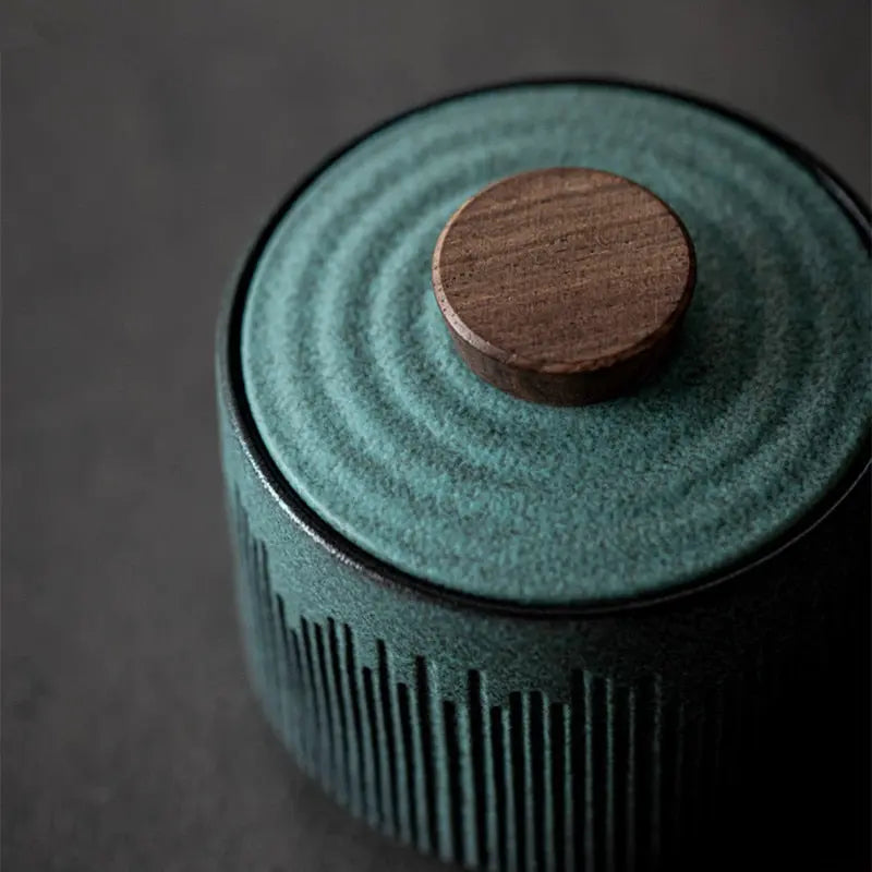 Umarmen Pet or Keepsake Ashes Urn-Pet Urn for Ashes-Cremation Urns- The cremation urns for ashes and keepsakes for ashes come in a variety of styles to suit most tastes, decor and different volumes of funeral ashes.