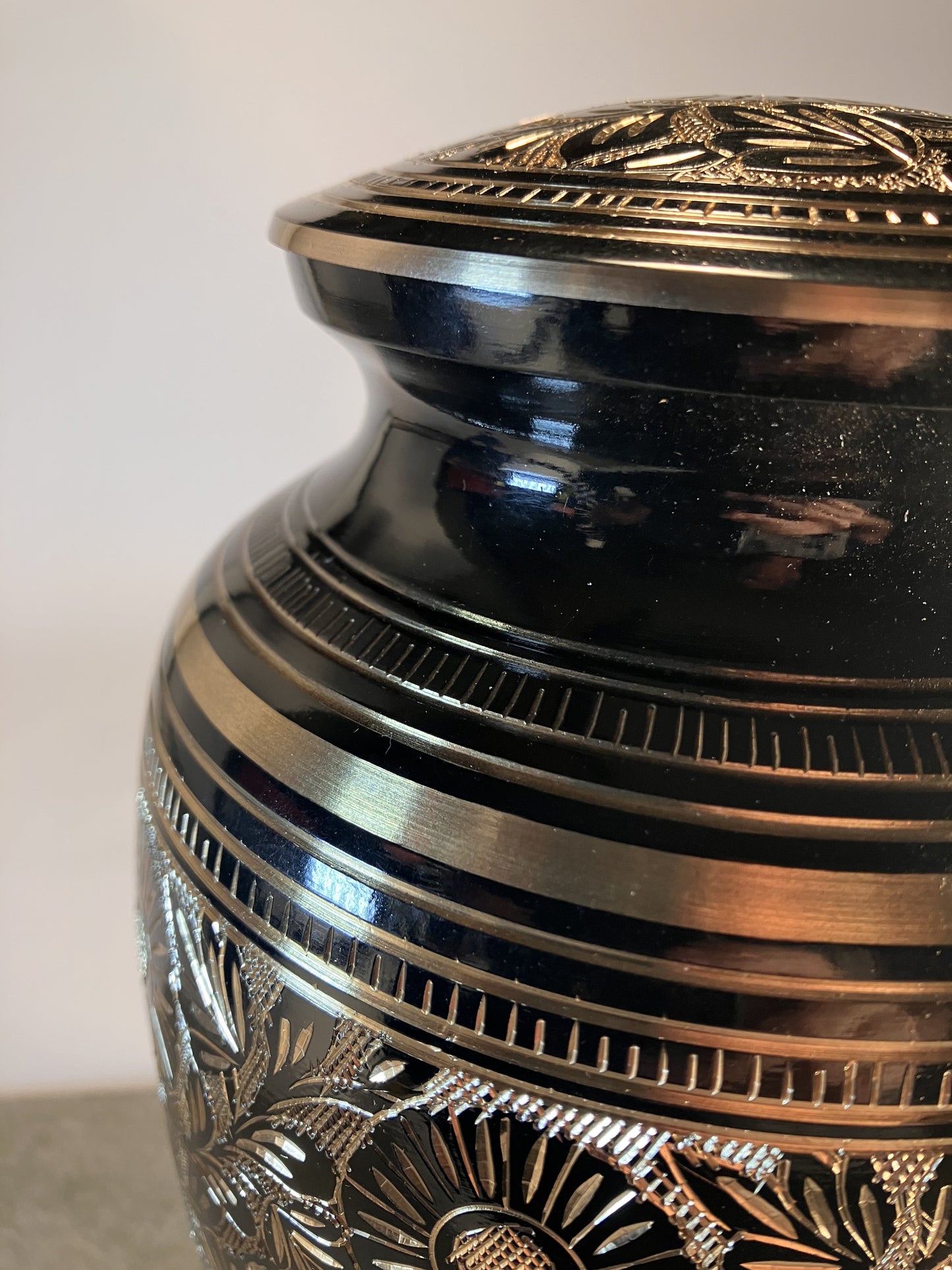 Armastus Adult Ashes Urn-Adult Urn for Ashes-Cremation Urns- The cremation urns for ashes and keepsakes for ashes come in a variety of styles to suit most tastes, decor and different volumes of funeral ashes.