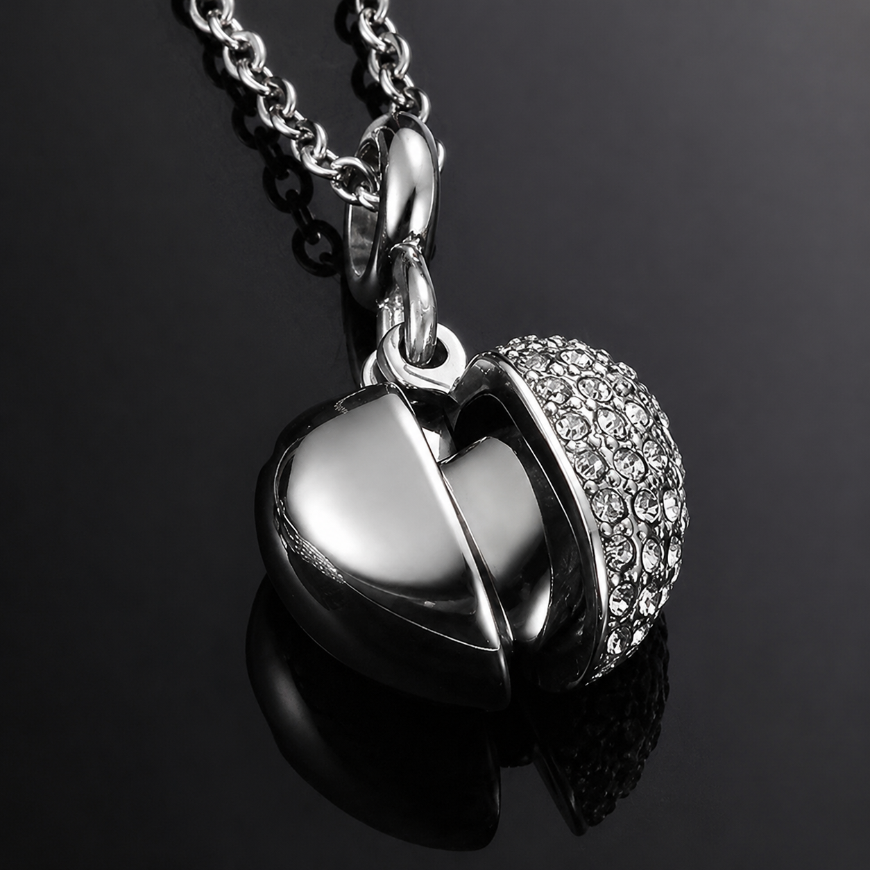 Divan Cremation Ashes Keepsake Pendant-Keepsake Cremation Jewellery-Cremation Urns- The cremation urns for ashes and keepsakes for ashes come in a variety of styles to suit most tastes, decor and different volumes of funeral ashes.