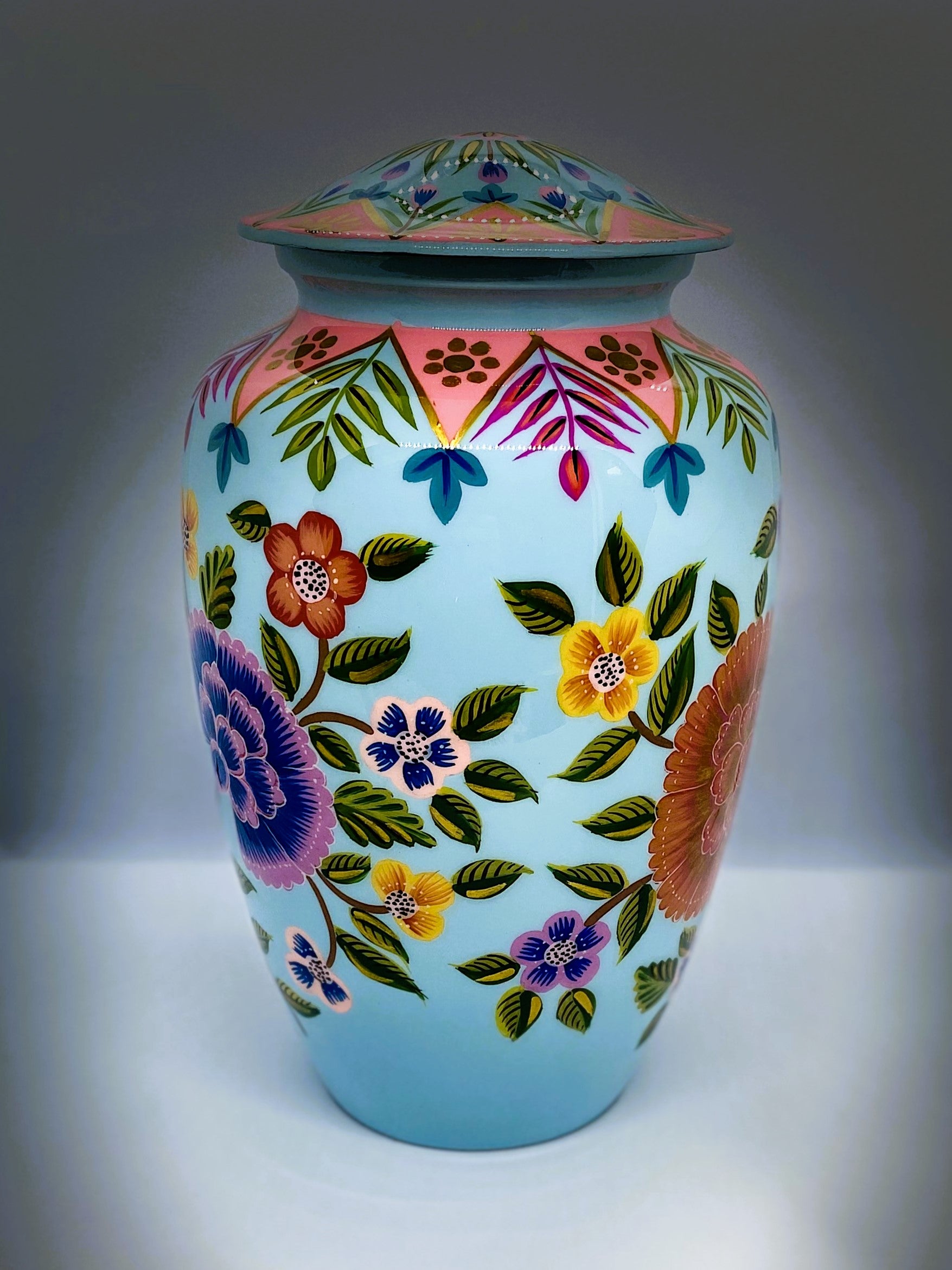 Florea Adult Ashes Urn-Adult Urn for Ashes-Cremation Urns- The cremation urns for ashes and keepsakes for ashes come in a variety of styles to suit most tastes, decor and different volumes of funeral ashes.