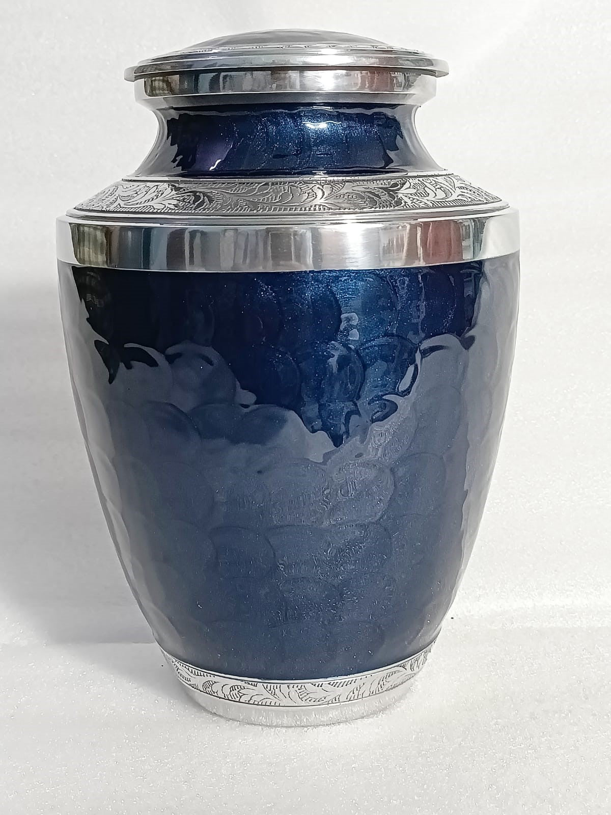 Stella Adult Ashes Urn-Adult Urn for Ashes-Cremation Urns- The cremation urns for ashes and keepsakes for ashes come in a variety of styles to suit most tastes, decor and different volumes of funeral ashes.