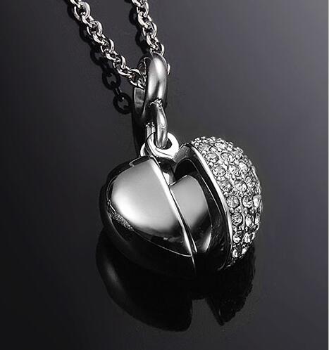 Divan Cremation Ashes Keepsake Pendant-Keepsake Cremation Jewellery-Cremation Urns- The cremation urns for ashes and keepsakes for ashes come in a variety of styles to suit most tastes, decor and different volumes of funeral ashes.