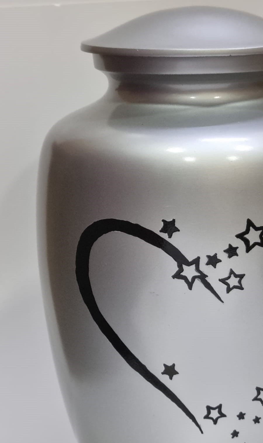 Corazon Adult Ashes Urn-Adult Urn for Ashes-Cremation Urns- The cremation urns for ashes and keepsakes for ashes come in a variety of styles to suit most tastes, decor and different volumes of funeral ashes.