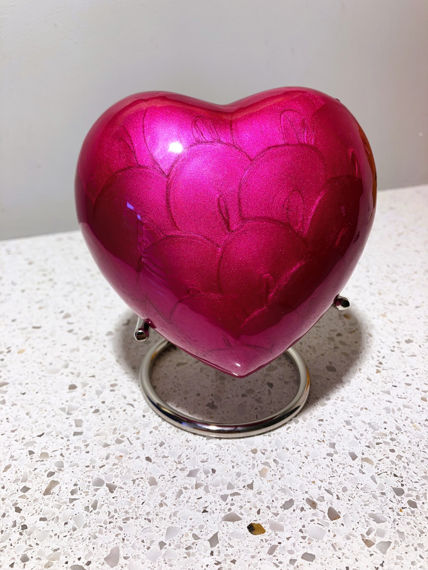 Umutima Heart Keepsake Ashes Urn-Pet Urn for Ashes-Cremation Urns- The cremation urns for ashes and keepsakes for ashes come in a variety of styles to suit most tastes, decor and different volumes of funeral ashes.